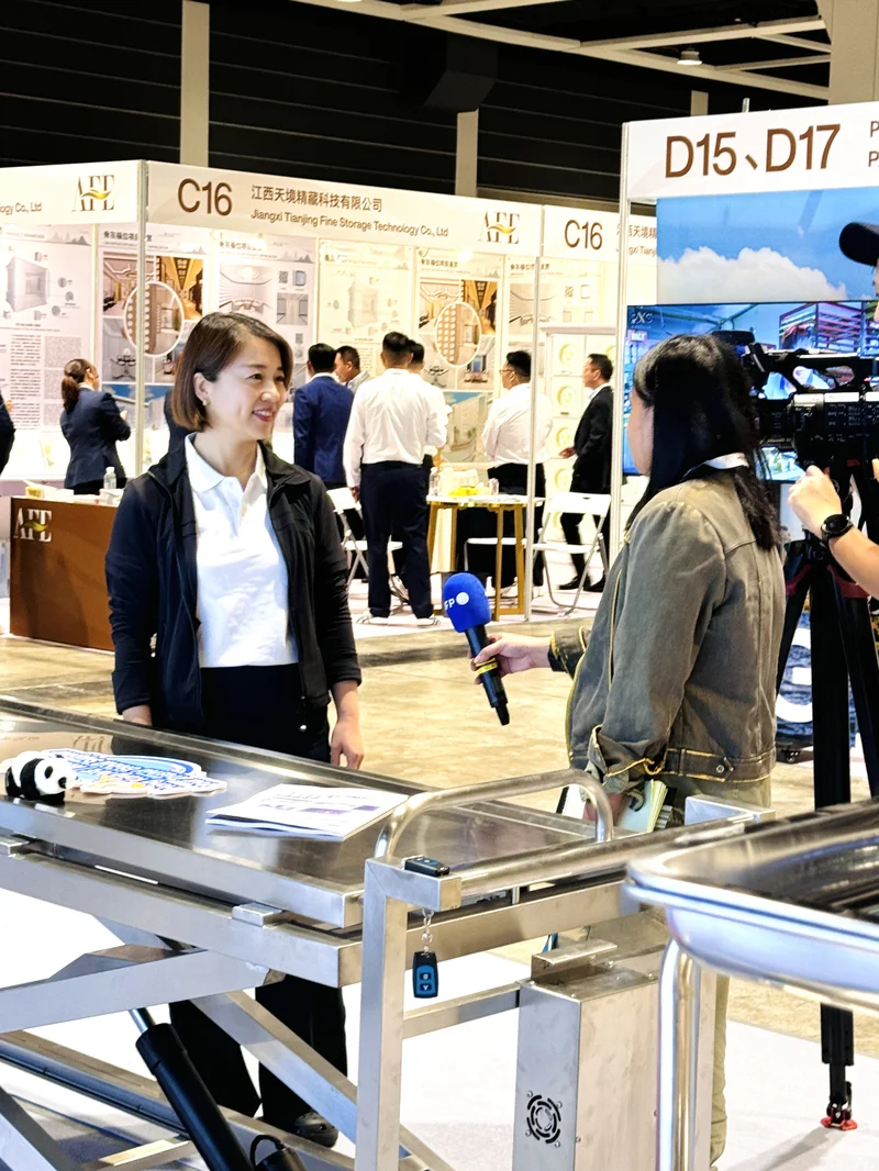 Roundfin body lift and autopsy table demonstration at AFE Hong Kong 2026