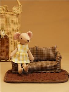 dollhouse miniature sofa