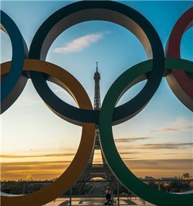 black white and wood home decor