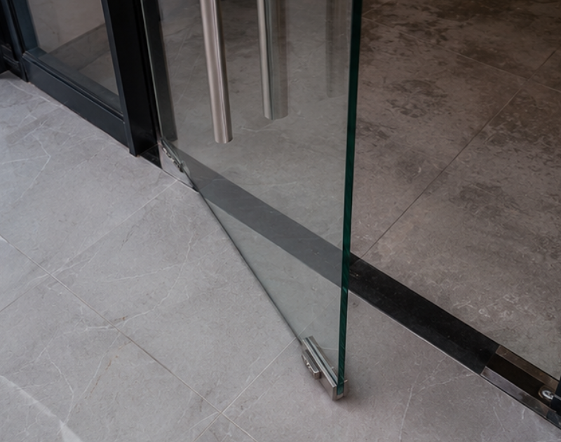 fire rated glass door not closing